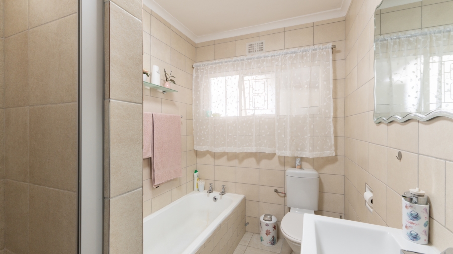 4 Bedroom Property for Sale in Peerless Park Western Cape